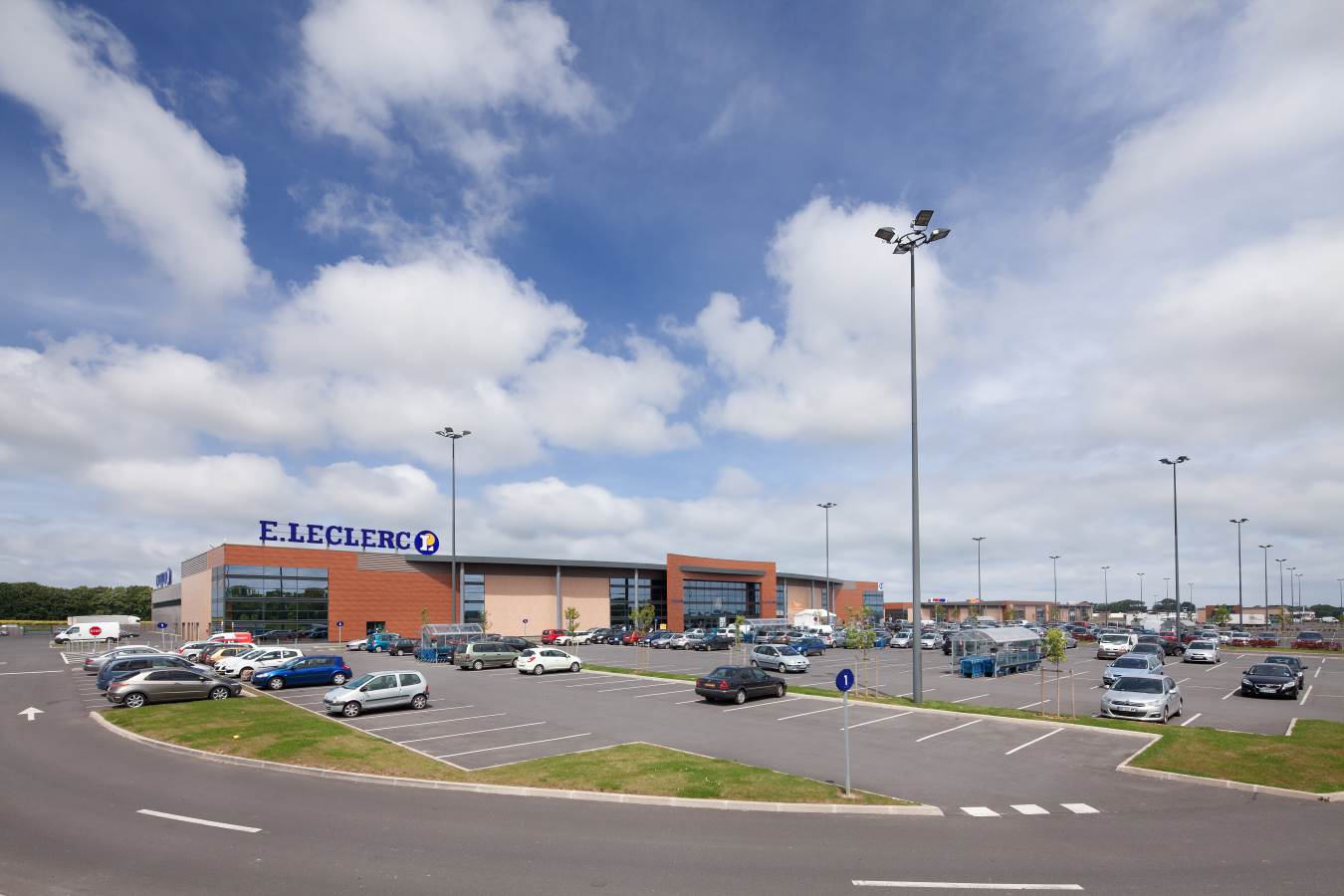 Centre commercial les voiles de Saint Leonard
